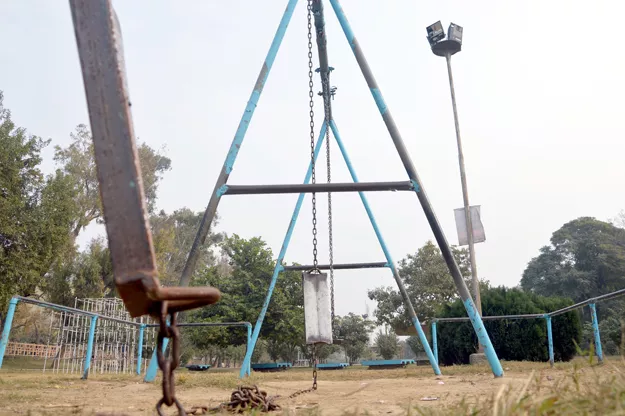 abandoned park in f 9 area of islamabad photo express abandoned park in f 9 area of islamabad photo express