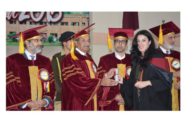 governor sardar mehtab ahmad khan awarding degree to a graduating student of khyber medical college photo express governor sardar mehtab ahmad khan awarding degree to a graduating student of khyber medical college photo express