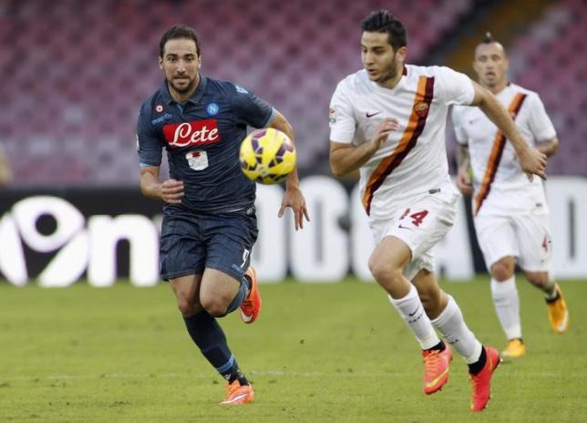 napoli 039 s gonzalo higuain l challenges as roma 039 s kostas manolas during their italian serie a soccer match at san paolo stadium in naples november 1 2014 photo reuters