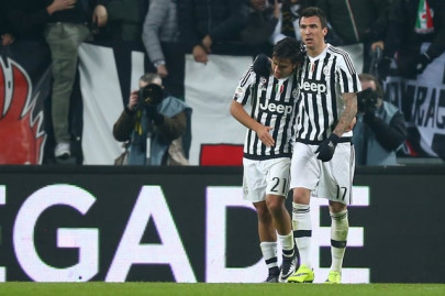mandzukic dybala strike late as juve stun viola