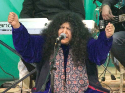 music festival abida s rendition of folk poetry mesmerises audience music festival abida s rendition of folk poetry mesmerises audience
