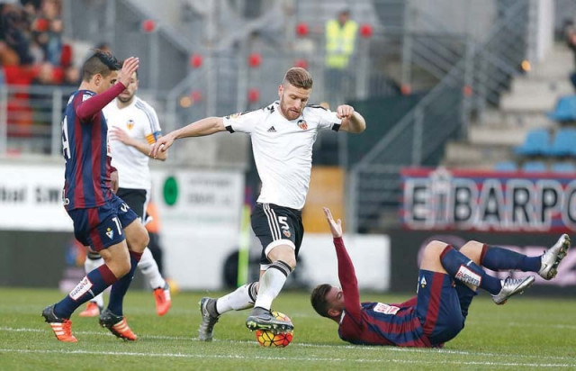neville drew his first la liga game in charge of valencia as they came from behind with 10 men at eibar photo courtesy valenciacf com neville drew his first la liga game in charge of valencia as they came from behind with 10 men at eibar photo courtesy valenciacf com