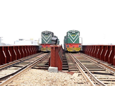 killer selfie young man run over while posing on railway track