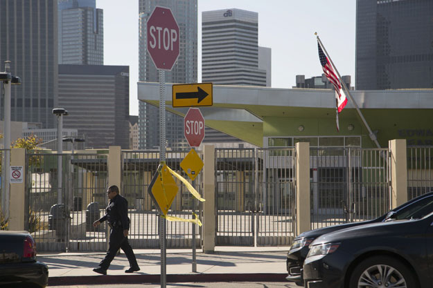 police converge on edward r roybal learning center as all los angeles city school are shut down after receiving a threat on december 15 2015 in los angeles california photo afp