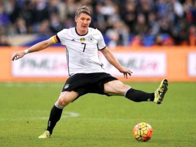 france players with the germany team stayed until 3am following the terror attacks in paris the two countries faced each other in a friendly which reached its conclusion despite clear explosions being heard during the second half photo afp
