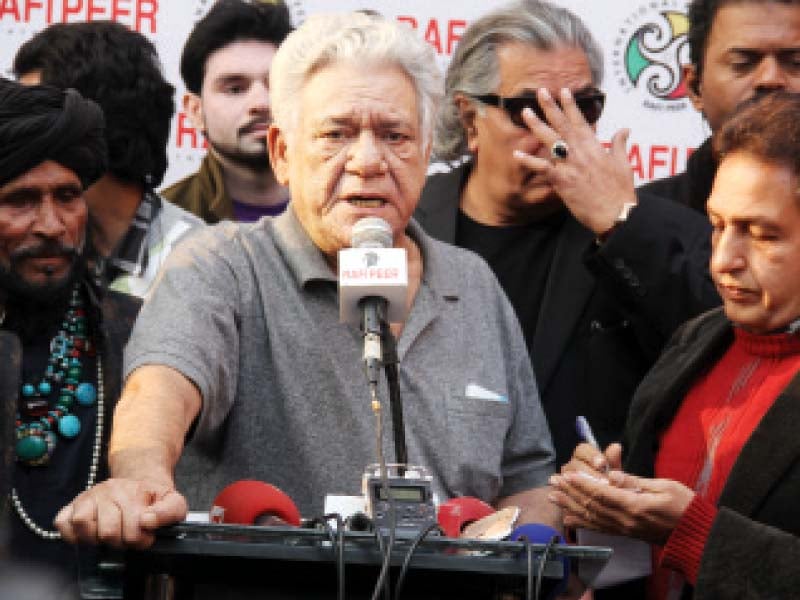 om puri talks to newsmen ahead of the festival photo ayesha mir express