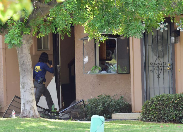 a member of an fbi evidence response team enters the home of san bernardino shooters syed farook and tashfeen malik in redlands california on december 3 2015 photo afp