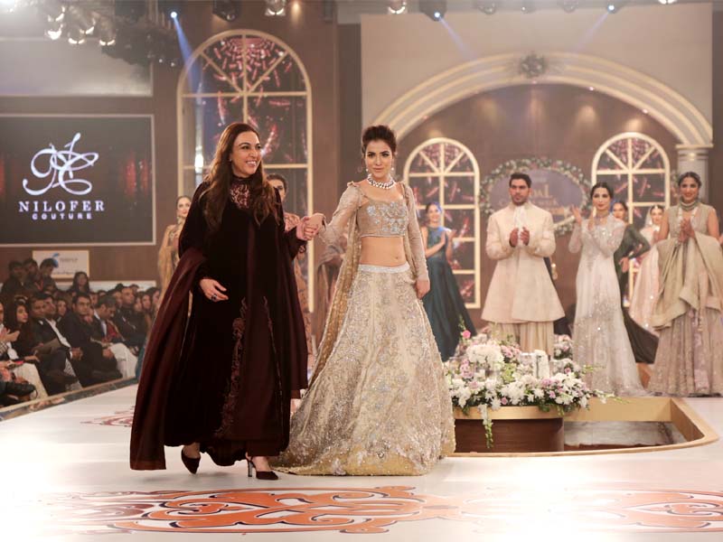 actor humaima malick walks for nilofer shahid at tbcw