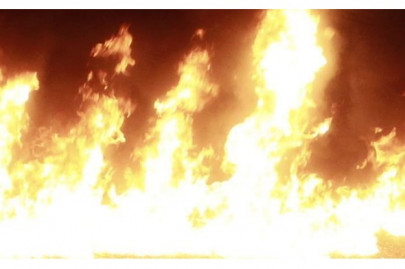 short circuit over 20 stores gutted in liaquatabad s garments market short circuit over 20 stores gutted in liaquatabad s garments market