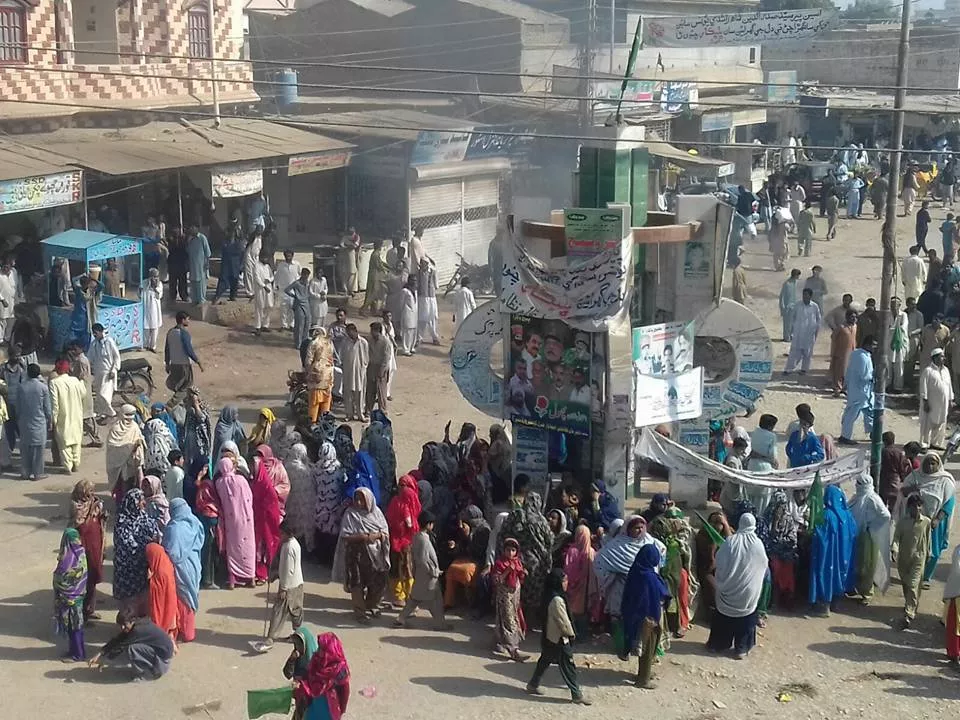 more than 500 protesters gather outside sanghar press club against raids photo facebook more than 500 protesters gather outside sanghar press club against raids photo facebook