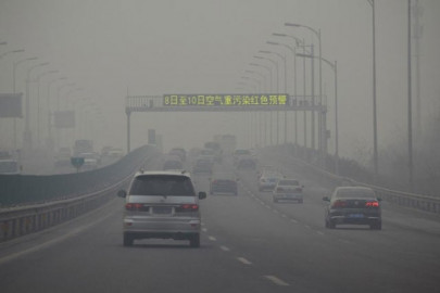 beijing chokes under smog after second red alert