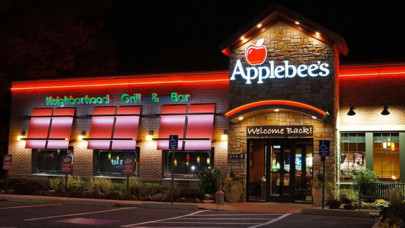 waiter turns over 32 000 in cash left at applebee s in california