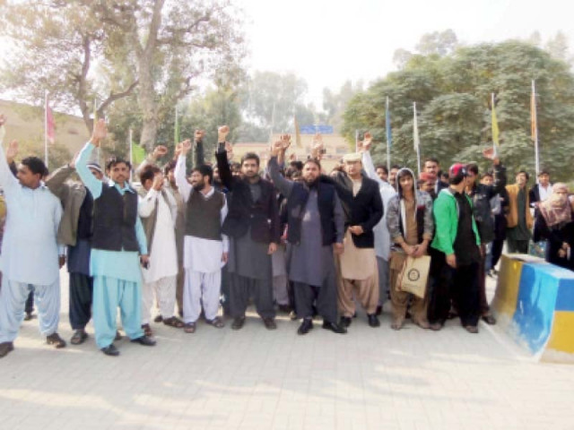 students of bzu chant slogans against the university administration photo express students of bzu chant slogans against the university administration photo express