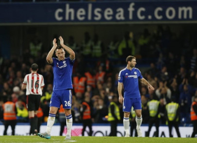 hiddink sees chelsea win norwich imperil van gaal