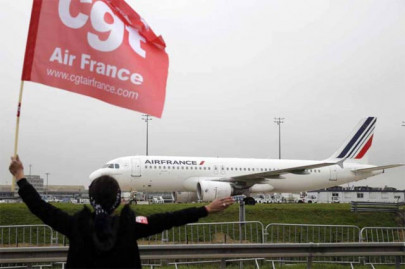 couple held in paris over fake bomb on air france flight police source