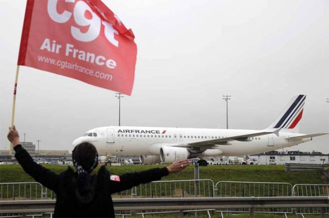 a passenger alerted crew members to the item found inside a toilet cubicle on sunday on board the boeing 777 which was carrying 459 passengers and 14 crew photo afp