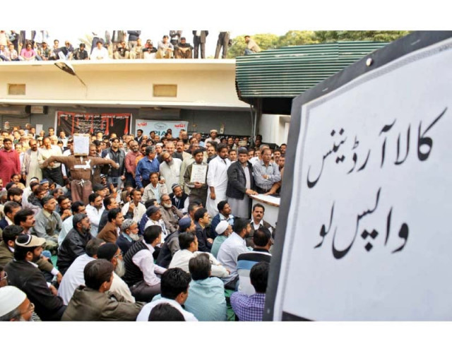 amid lockdown pia workers stage long sit in