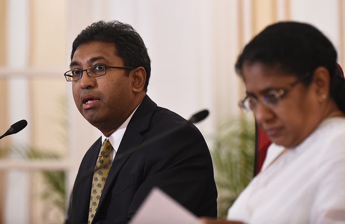 sri lankan deputy foreign minister harsha de silva l speaks as minister of foreign employment thalatha athukorala looks on during a press conference in colombo on december 23 2015 photo afp