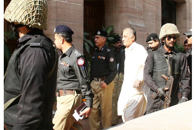 ig sindh ghulam hyder jamali coming for the hearing of contempt case at shc photo online