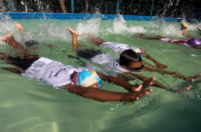bangladeshis take plunge in world s biggest swim lesson