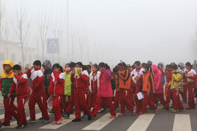 this photo taken on december 23 2015 shows pupils from an elementary school covering their mouths and noses as they leave the schoolyard after the classes were suspended because of a quot red alert quot for heavy smog in binzhou east china 039 s shandong province photo afp this photo taken on december 23 2015 shows pupils from an elementary school covering their mouths and noses as they leave the schoolyard after the classes were suspended because of a quot red alert quot for heavy smog in binzhou east china 039 s shandong province photo afp