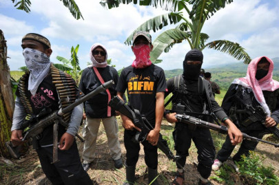 philippine muslim guerrillas murder seven in christmas eve raids