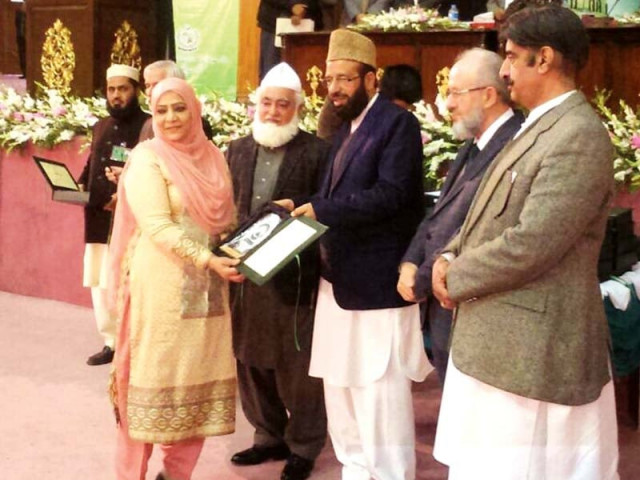 naureen talat arooba has been given awards on her books naureen talat arooba has been given awards on her books