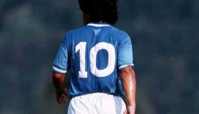 maradona 10 shirt