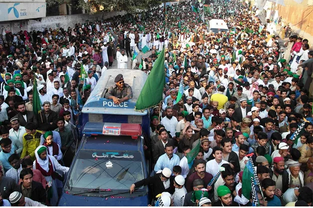 hundreds of processions mehfil e milads held amid tight security photo online hundreds of processions mehfil e milads held amid tight security photo online