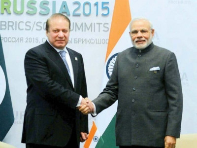 twitter blows up on both sides of border as modi makes surprise pit stop in lahore