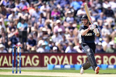 henry mccullum lead new zealand rout of sri lanka