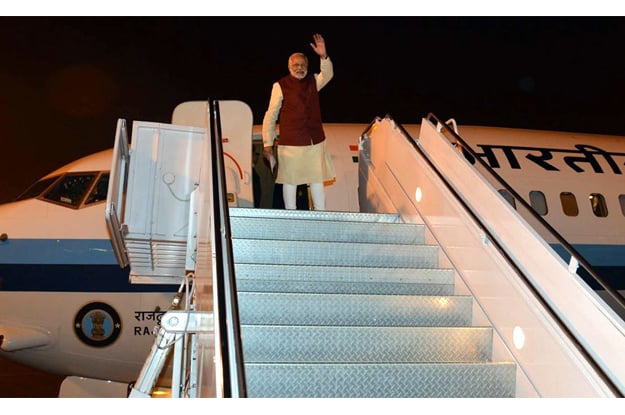 narendra modi waving hand departing to india from allama iqbal international airport photo inp