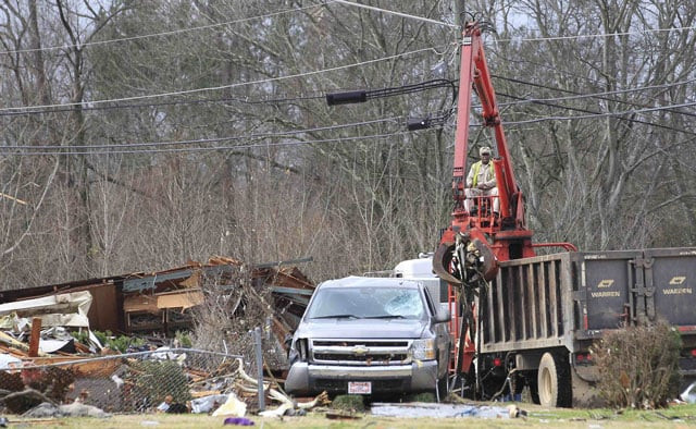 city crews clean up the damage caused by a tornado in a neighborhood in birmingham alabama on december 26 2015 photo reuters city crews clean up the damage caused by a tornado in a neighborhood in birmingham alabama on december 26 2015 photo reuters