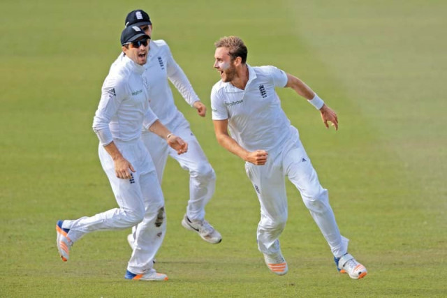 broad claimed three of the four south african wickets to fall on day two consistently asking questions of the host batsmen in james anderson s absence photo afp broad claimed three of the four south african wickets to fall on day two consistently asking questions of the host batsmen in james anderson s absence photo afp