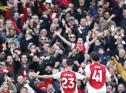 arsenal edge out chelsea in epl arsenal edge out chelsea in epl