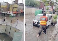 rain turns peshawar into flooded city rain turns peshawar into flooded city