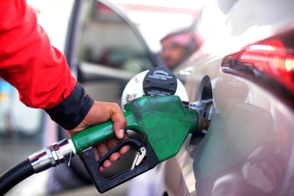 a saudi employee fills the tank of his car with petrol at a petrol station in the red sea city of jeddah on december 28 201 photo afp