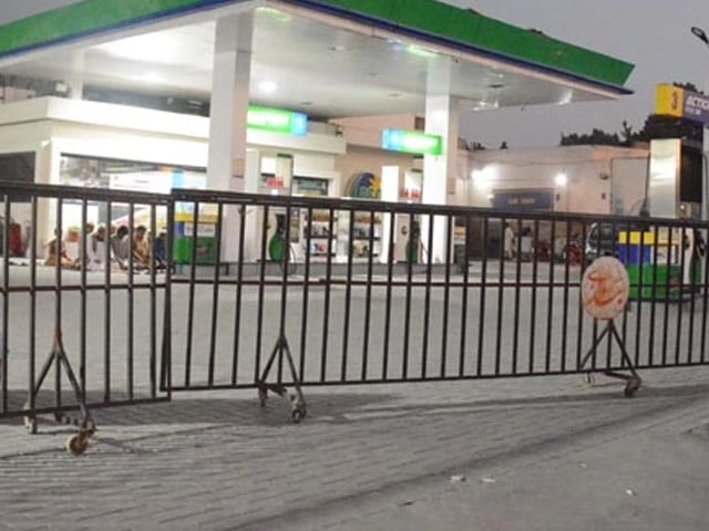 Quetta authorities seal 68 illegal petrol pumps, arrest 52
