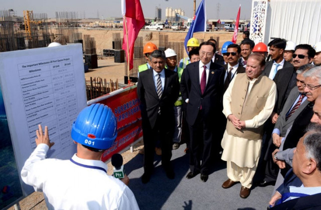 prime minister nawaz sharif being briefed about the coal powered plant at port qasim photo pid prime minister nawaz sharif being briefed about the coal powered plant at port qasim photo pid