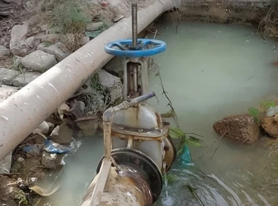 water supply suspended in parts of lyari after pipeline leak water supply suspended in parts of lyari after pipeline leak