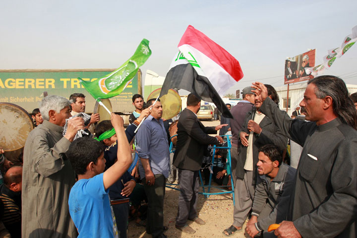 displaced iraqi people who fled the violence in the iraqi city of ramadi celebrate after their city was liberated from the islamic state group on december 29 2015 at the alkzenzanah camp in the capital baghdad photo afp