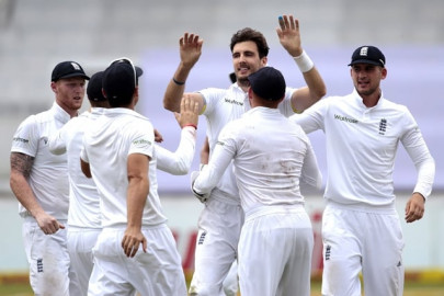 finn strikes as england push for win