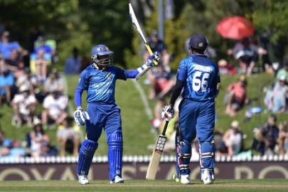 dilshan thiramanne keep sl alive in series