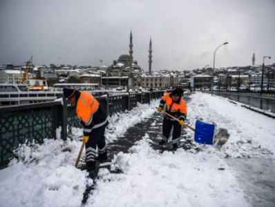 hundreds of flights grounded as snow blankets istanbul hundreds of flights grounded as snow blankets istanbul