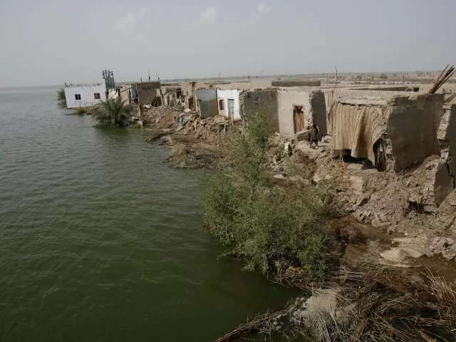 residents say people are starving as there are no fish in cold weather photo athar khan express file