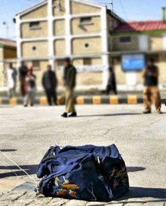 cash strapped man returns bag full of money cash strapped man returns bag full of money