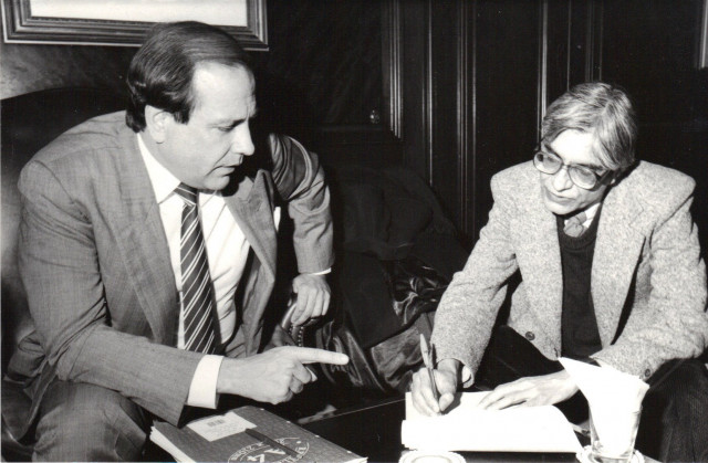 salmaan taseer in london c 1991 92 photo amin mughal salmaan taseer in london c 1991 92 photo amin mughal