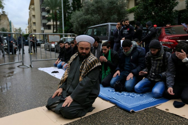 sunnis and shias praying together on sunday in beirut lebanon in protest of the execution of sheikh nimr al nimr photo ap sunnis and shias praying together on sunday in beirut lebanon in protest of the execution of sheikh nimr al nimr photo ap