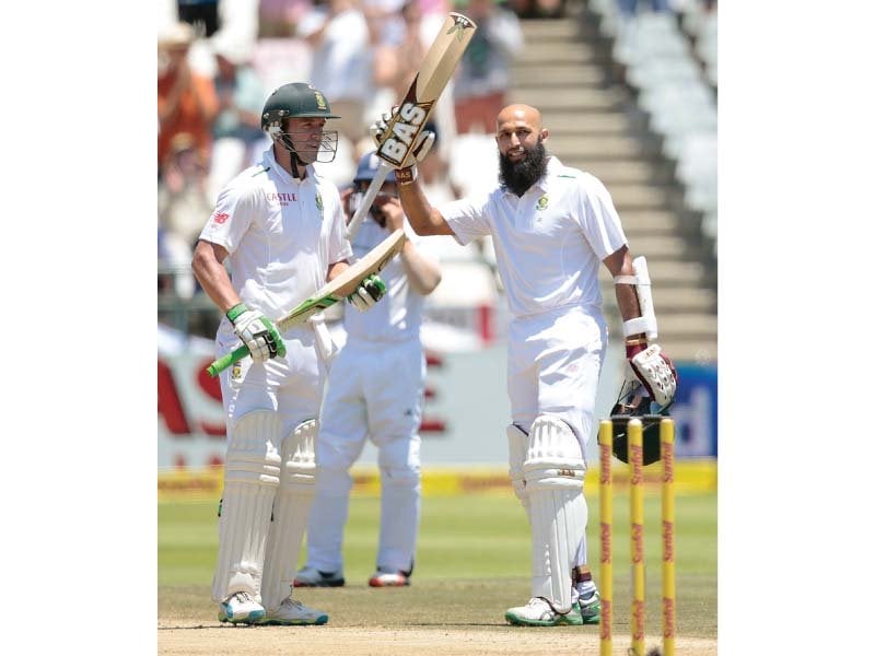 amla had been struggling for runs having scored just 150 in his last 10 test innings but scored more than all of them combined with a superb 157 he was ably supported by de villiers who made 88 photo afp