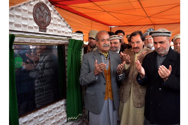 governor sardar mehtab ahmad khan offering dua on the inauguration of the municipal committee in district bara photo inp